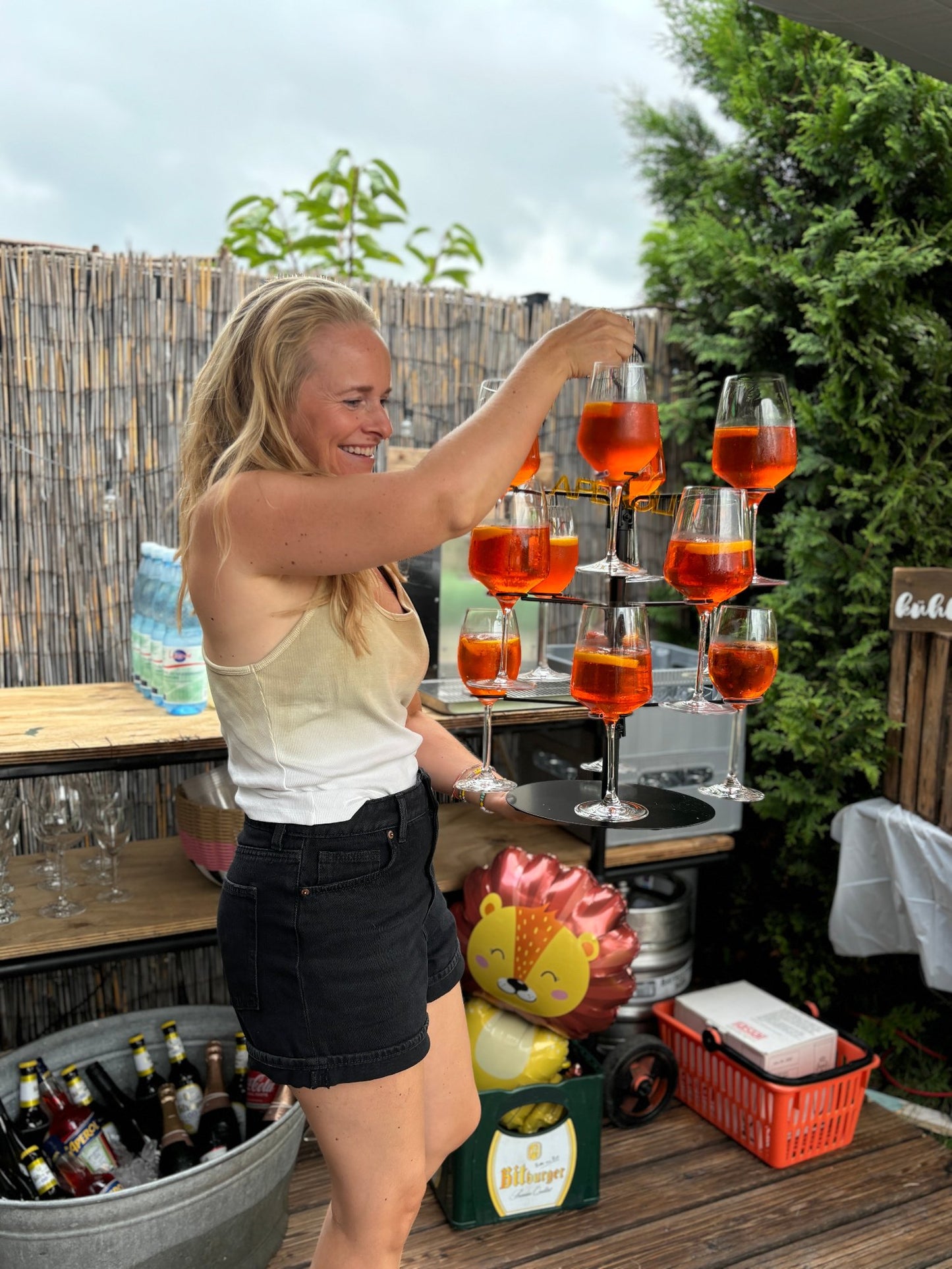 Aperol Baum, Getränkehalter Verleih, Weingläser, Aperolspritz Wachshinaus, Partyverleih, Eventverleih, Holy Aperoli