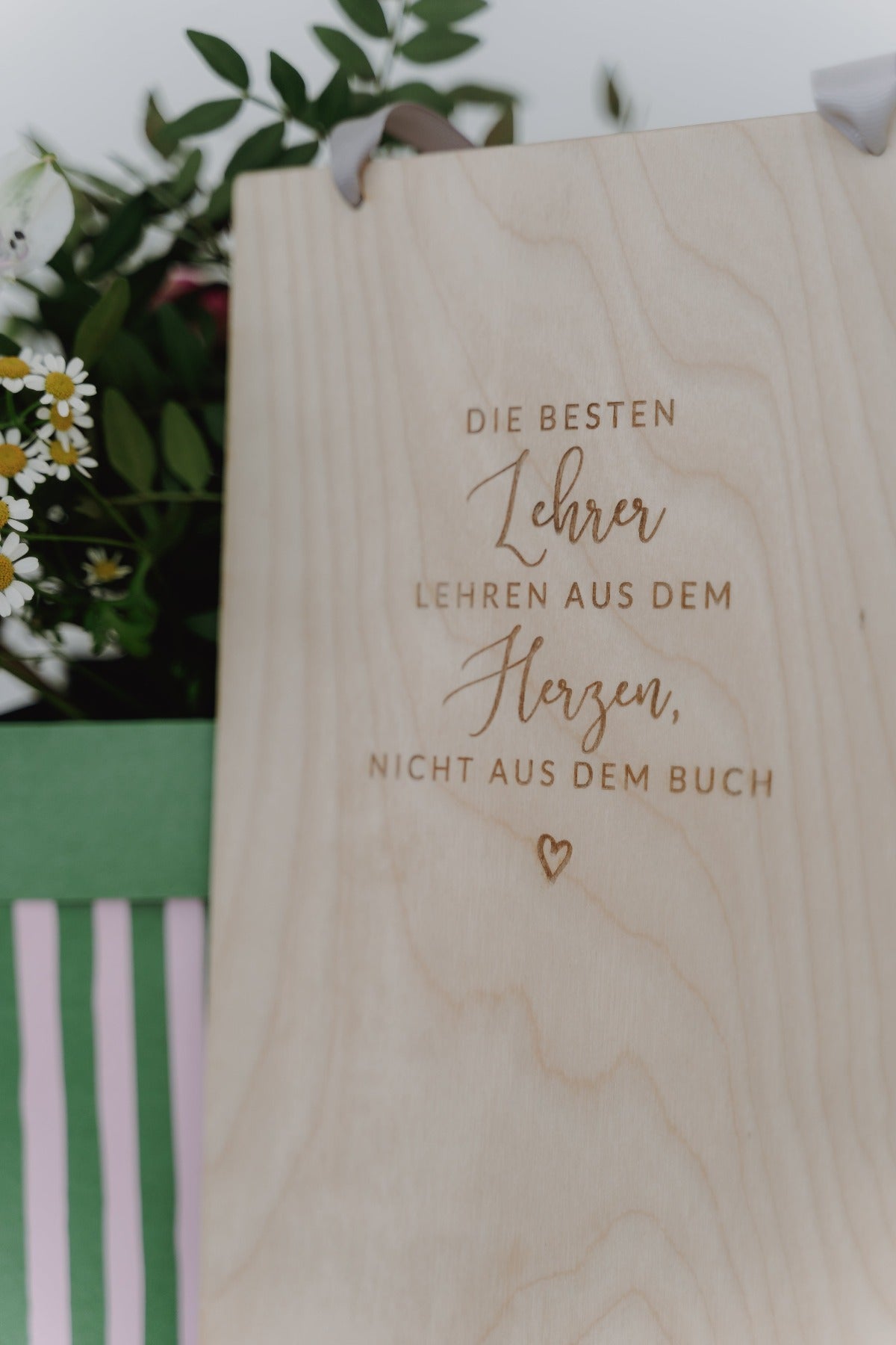 Erziehergeschenk aus Holz, Abschiedsgeschenk,Lehrergeschenk,Kitaabschied,Schulabschluss, Tagesmuttergeschenk, Hebammengeschenk von Wachshinaus mit Kinderzeichnungen für Lehrer