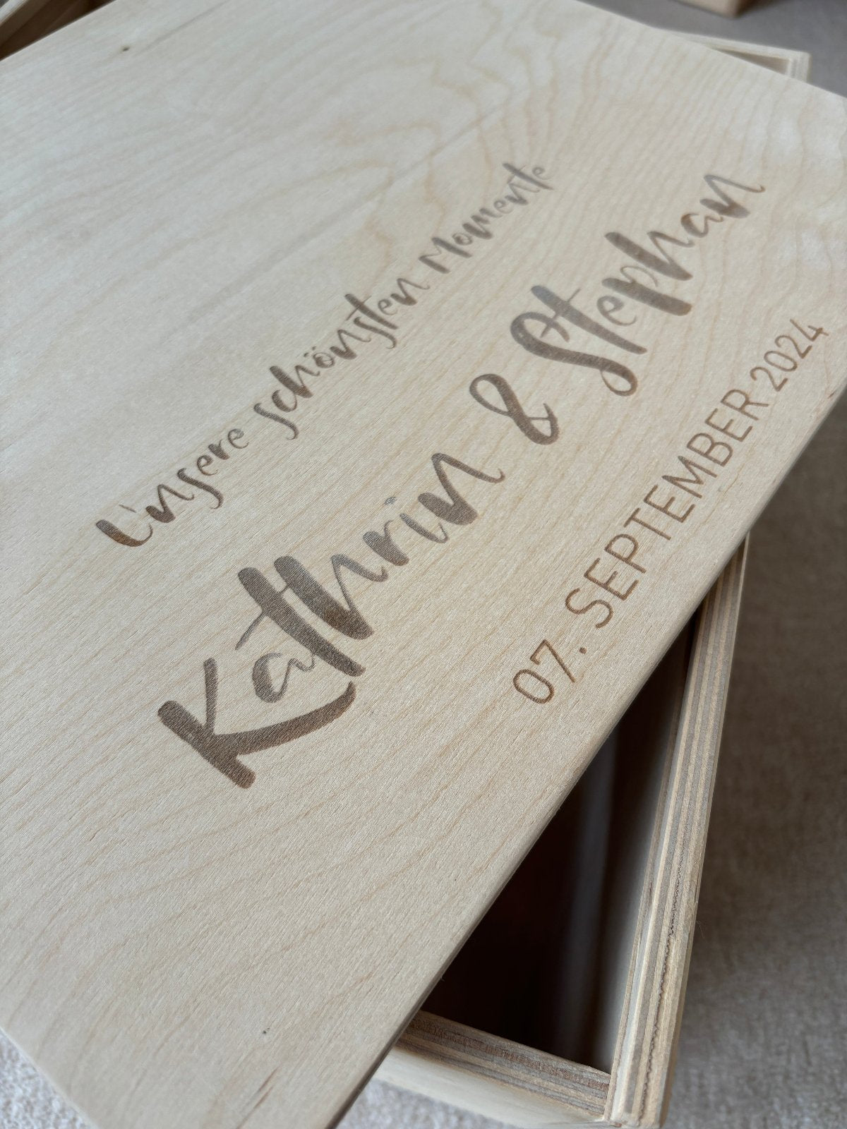 gelaserte Memorybox zur Hochzeit aus Holz