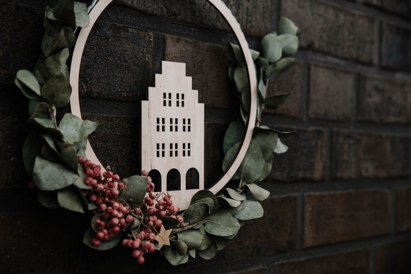 Giebelhaus Kranz aus Holz - Wachshinaus