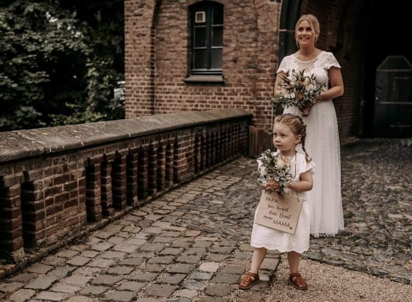 Hochzeitsschilder "Hier kommt die Braut" für Kinder - Wachshinaus