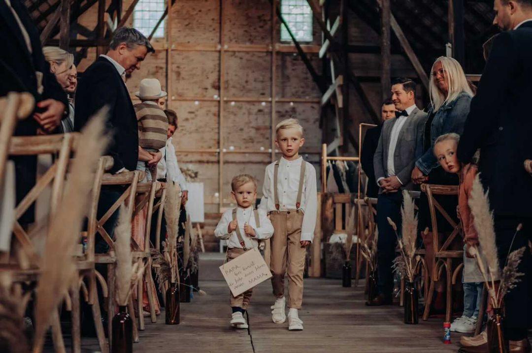 Hochzeitsschilder "Hier kommt die Braut" für Kinder - Wachshinaus Hochzeitsshop und Hochzeitsverleih Münster, Hamm
