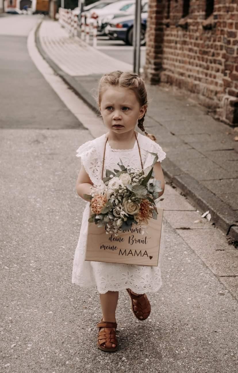 Hochzeitsschilder "Hier kommt die Braut" für Kinder - Wachshinaus Hochzeitsshop und Hochzeitsverleih Münster, Hamm