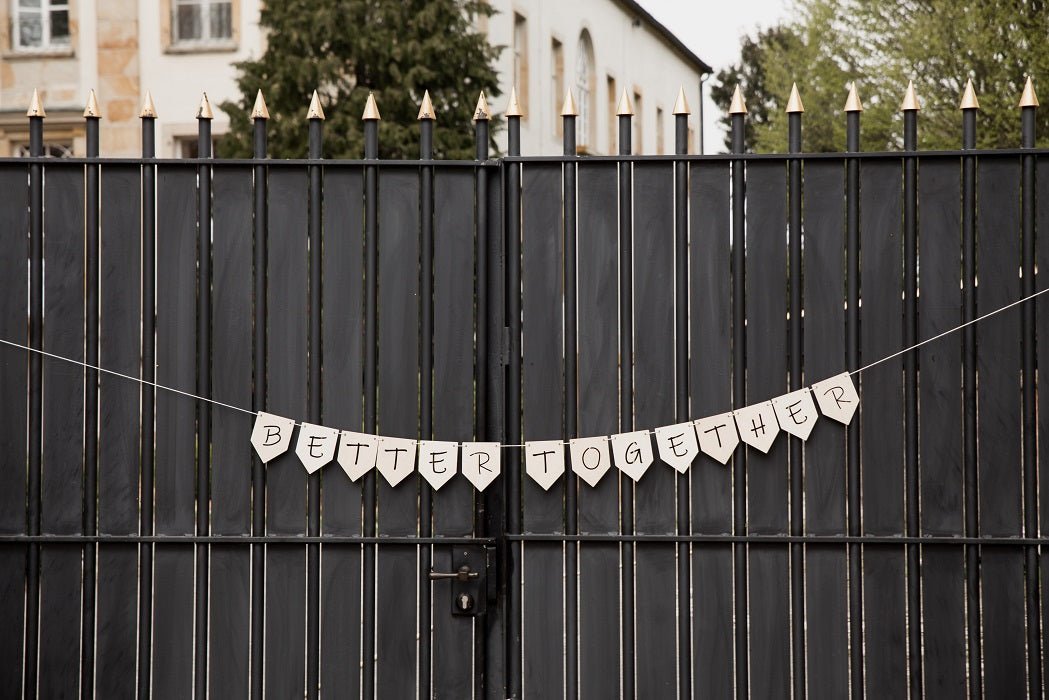 Individuelle Hochzeitsgirlande aus Holz - Wachshinaus