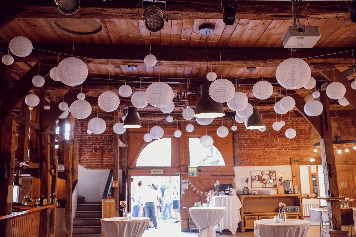 Lampions in verschiedenen Größen - Wachshinaus