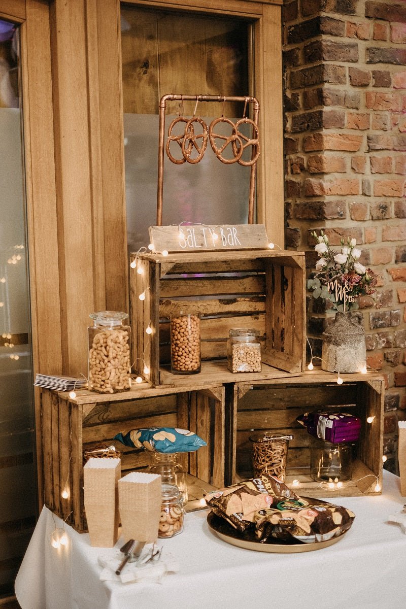 Salty Bar Candybar zur Hochzeit- Brezelständer weinkisten Hochzeitsverleih Münster Hamm Beckum Warendorf Dülmen Greven digitale templates Canva Hochzeit Wachshinaus