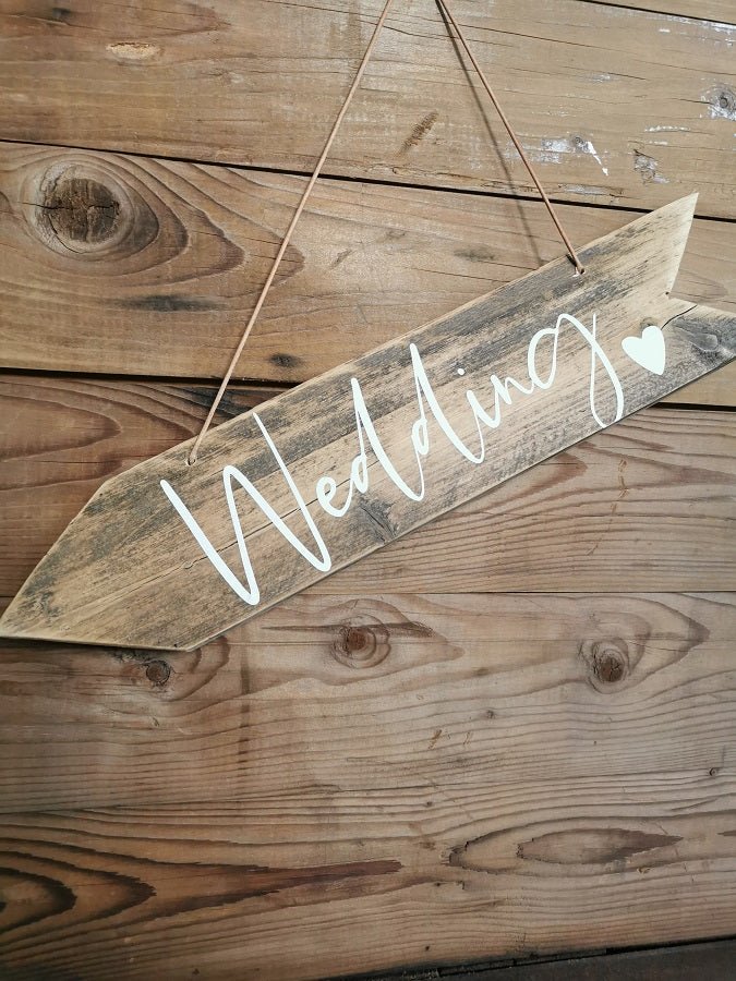 Hochzeit Wegweiser aus Holz von Wachshinaus. Dekoration zur Hochzeit
