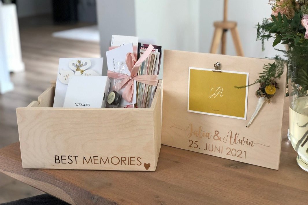 Wedding Memorybox aus Holz als Geschenk zur Hochzeit - Wachshinaus Hochzeitsshop für nachhaltige Geschenke