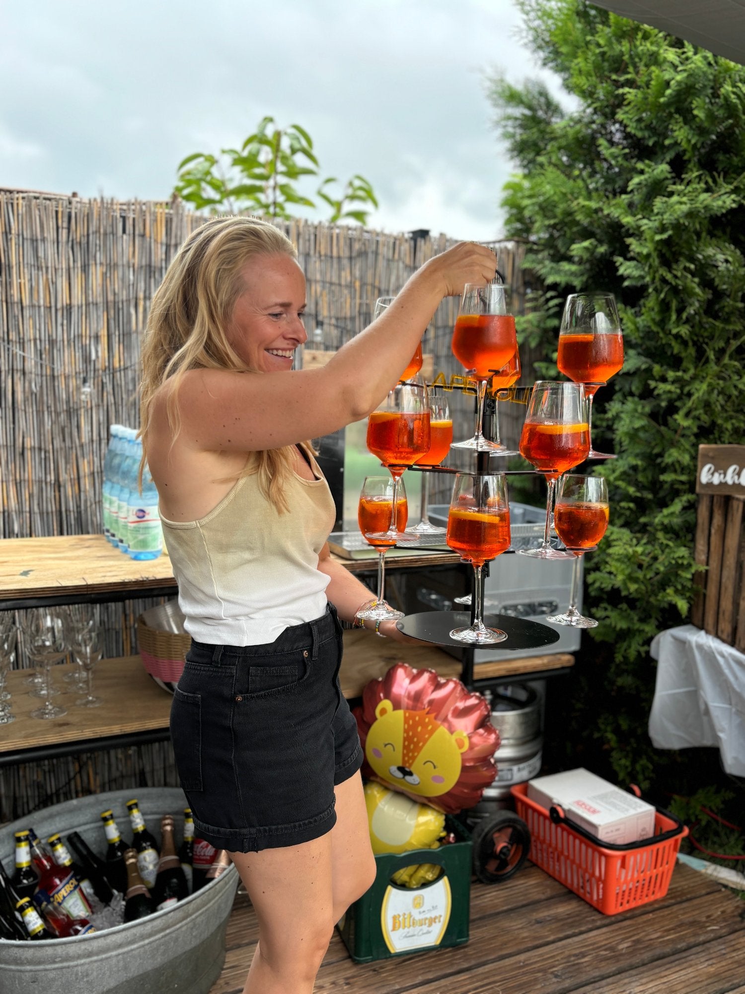 Aperol Baum, Getränkehalter Verleih, Weingläser, Aperolspritz Wachshinaus, Partyverleih, Eventverleih, Holy Aperoli