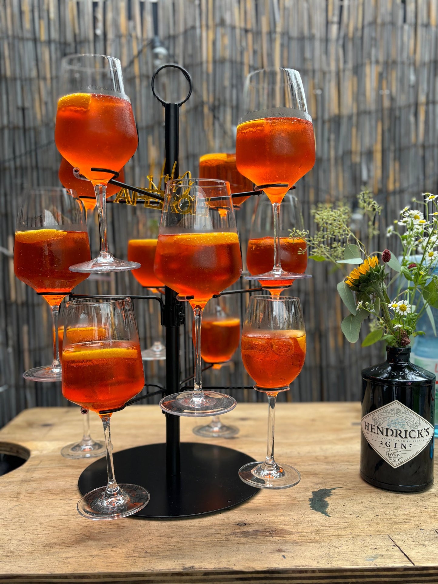 Aperol Baum, Getränkehalter Verleih, Weingläser, Aperolspritz Wachshinaus, Partyverleih, Eventverleih, Holy Aperoli