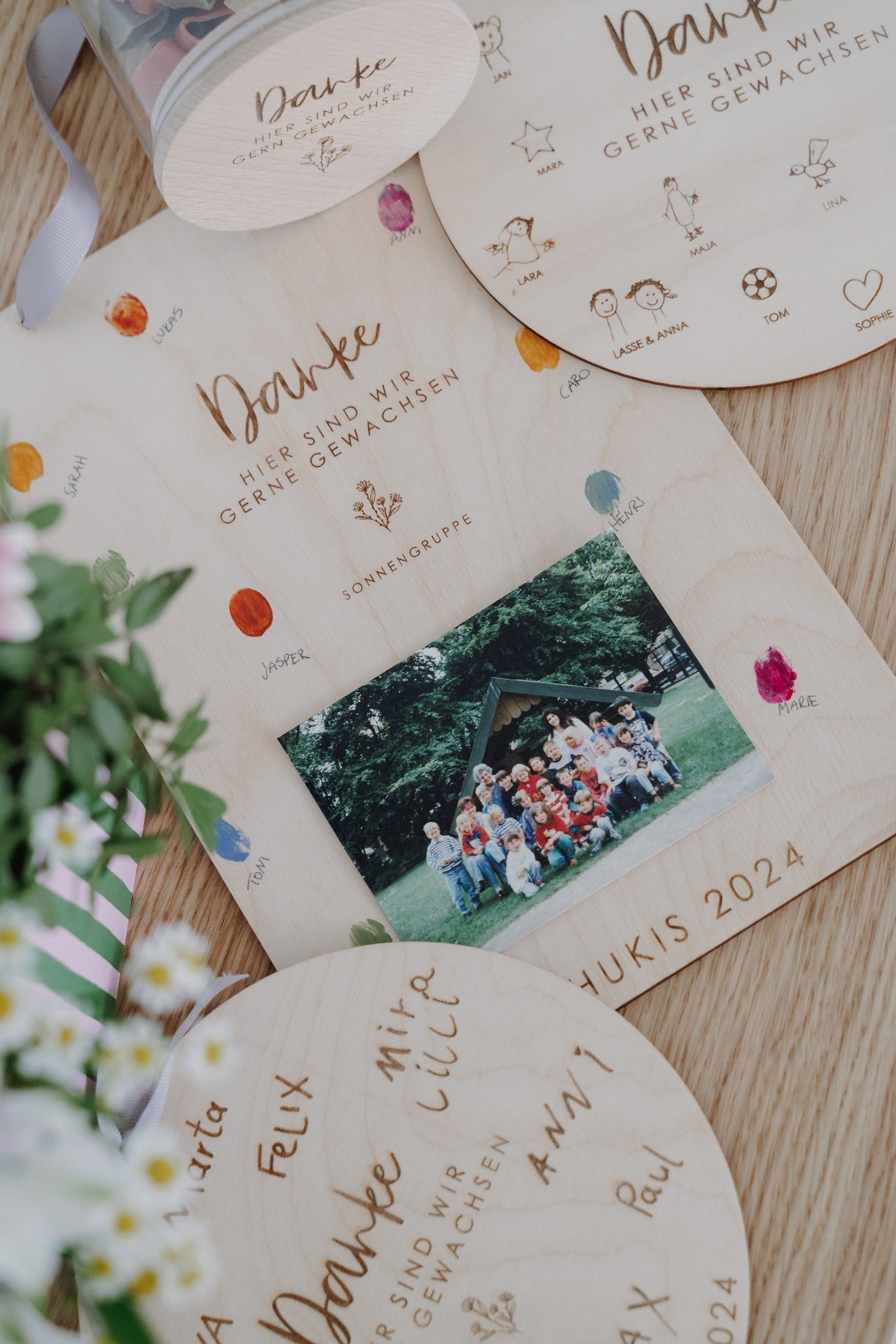 Erziehergeschenk aus Holz, Abschiedsgeschenk,Lehrergeschenk,Kitaabschied,Schulabschluss, Tagesmuttergeschenk, Hebammengeschenk von Wachshinaus mit Kinderzeichnungen
