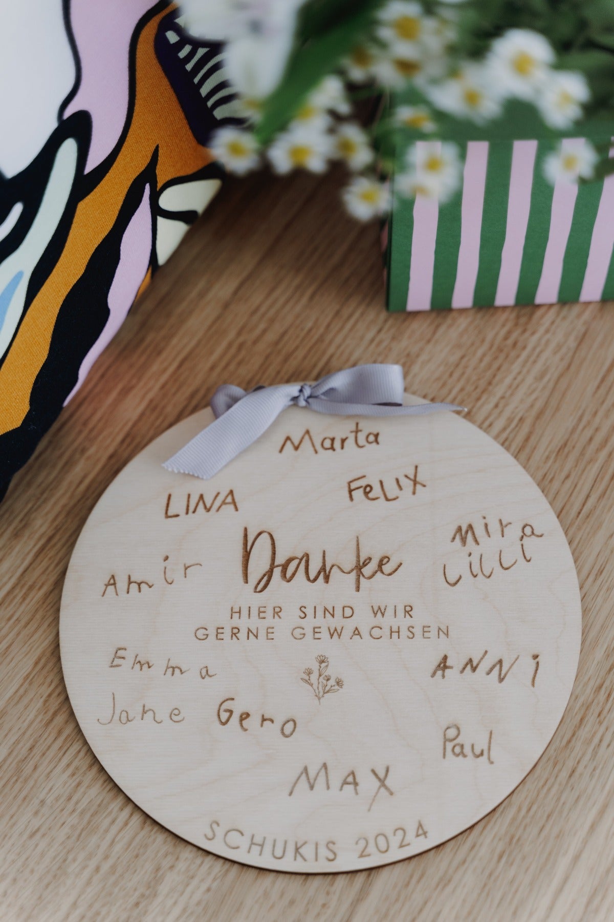 Erziehergeschenk aus Holz, Abschiedsgeschenk,Lehrergeschenk,Kitaabschied,Schulabschluss, Tagesmuttergeschenk, Hebammengeschenk von Wachshinaus mit Kinderzeichnungen