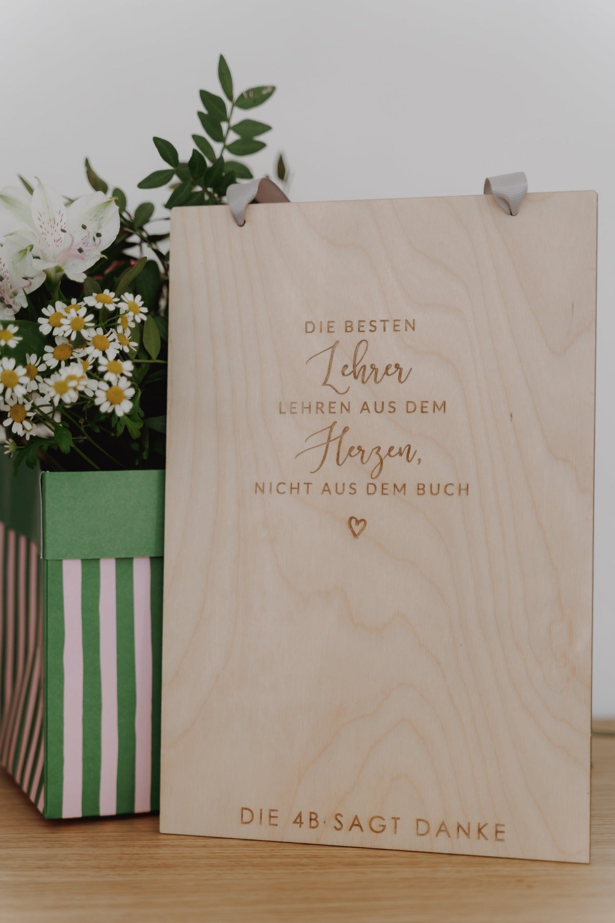 Erziehergeschenk aus Holz, Abschiedsgeschenk,Lehrergeschenk,Kitaabschied,Schulabschluss, Tagesmuttergeschenk, Hebammengeschenk von Wachshinaus mit Kinderzeichnungen für Lehrer