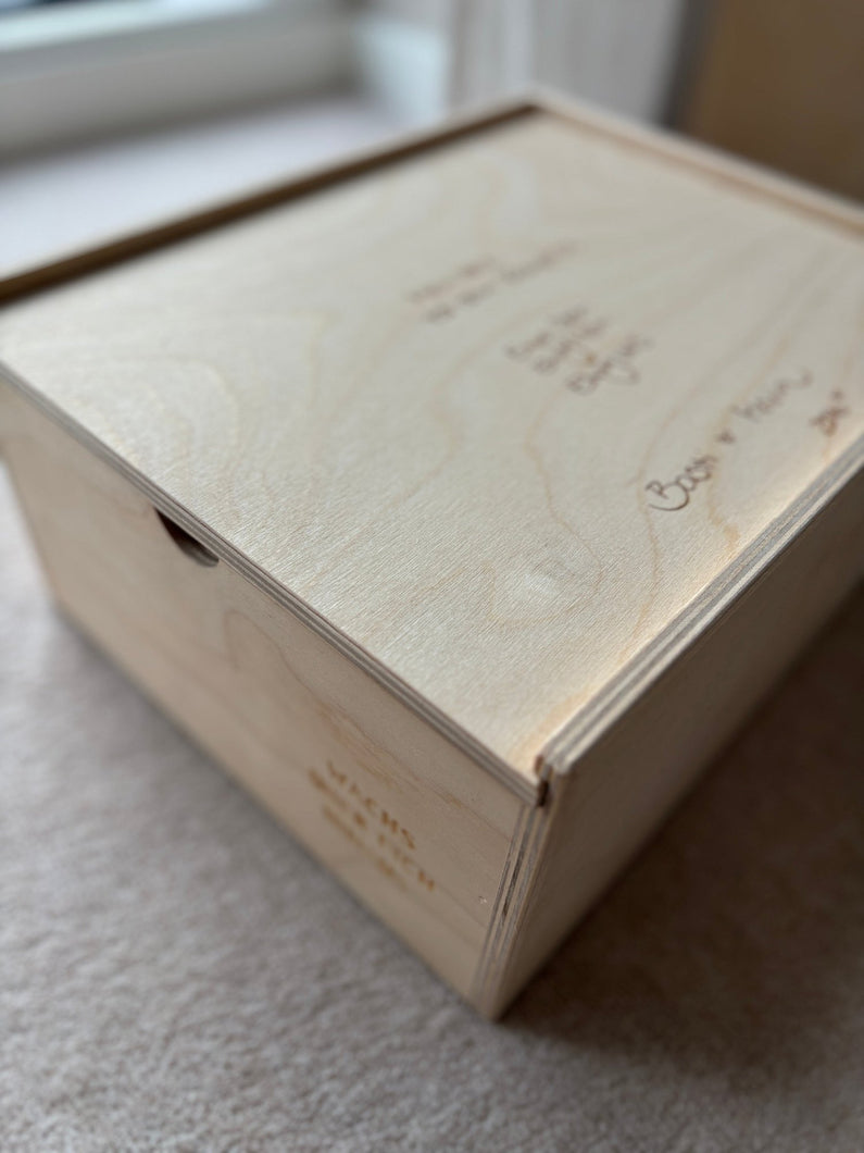 Erinnerungskiste Memorybox aus Holz für Kinder als Geschenk zur Taufe oder Geburt handgeschrieben von Wachshinaus