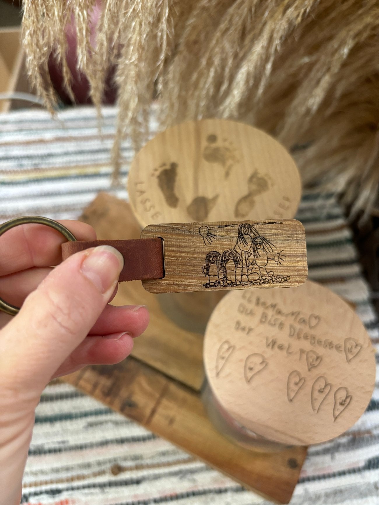 Personalisierte Schlüsselanhänger aus Holz Kinderkunst Wachshinaus