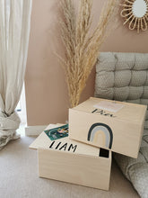 Lade das Bild in den Galerie-Viewer, Die personalisierte Memorybox small aus Holz
