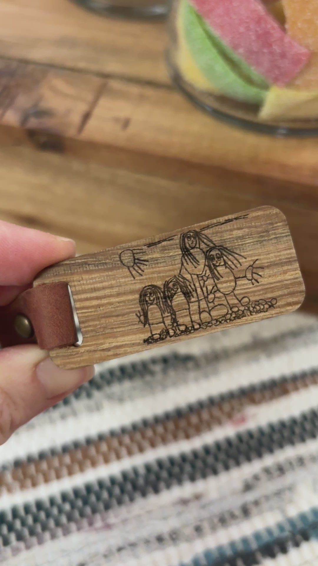 Personalisierte Schlüsselanhänger aus Holz Kinderkunst Wachshinaus