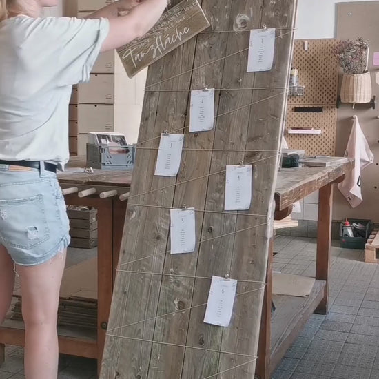Sitzplan aus Holz zur Hochzeit