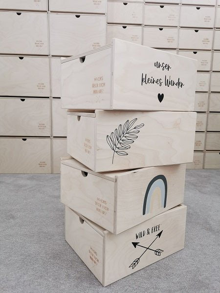 Die personalisierte Memorybox, Erinnerungskiste aus Holz small zur Geburt oder Taufe - Wachshinaus