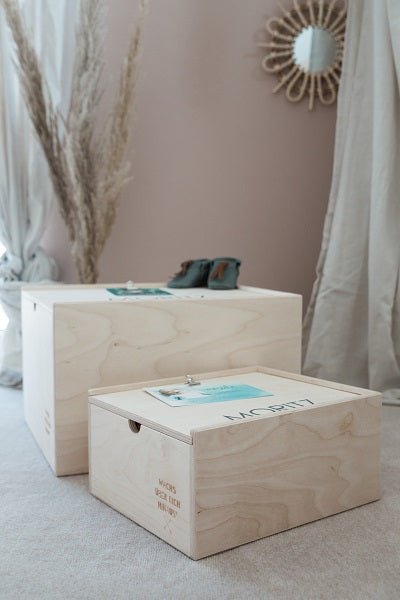 Die personalisierte Memorybox, Erinnerungskiste aus Holz small zur Geburt oder Taufe - Wachshinaus