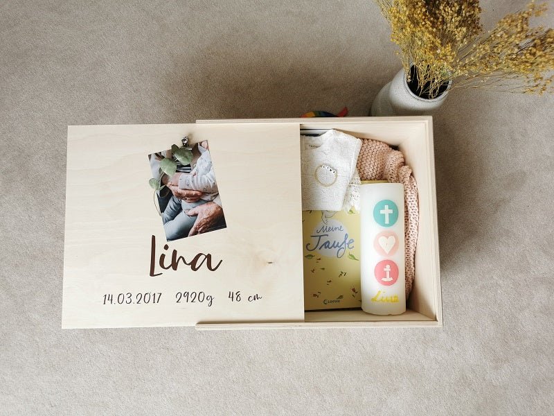 Die personalisierte Memorybox, Erinnerungskiste aus Holz small zur Geburt oder Taufe - Wachshinaus