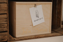Lade das Bild in den Galerie-Viewer, Memorybox zur Hochzeit aus Holz - Wachshinaus
