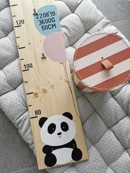 Panda Messlatte aus Holz für Kinder - Wachshinaus MESSLATTE │ PERSONALISIERT│KIDSINTERIOR Messleisten, Messlatte, Kinderzimmer Deko, einzigartig, Geschenke, Taufe, Geburt, Handmade, Löwe, Ballerina Messlatte Holz, Messlatte Kinderzimmer, personalisierte Messlatte