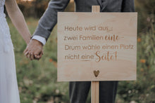 Lade das Bild in den Galerie-Viewer, Holzschild zur Hochzeit zum Verleih im Münsterland- Heute wird aus zwei Familien eine,drum wähle einen Platz nicht eine Seite
