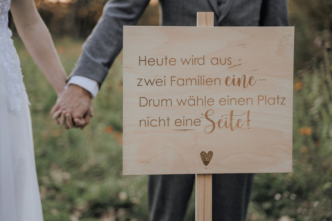 Holzschild zur Hochzeit zum Verleih im Münsterland- Heute wird aus zwei Familien eine,drum wähle einen Platz nicht eine Seite