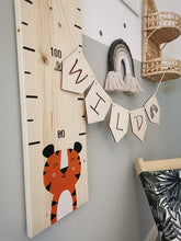 Lade das Bild in den Galerie-Viewer, Tiger Messlatte aus Holz für Kinder - Wachshinaus
