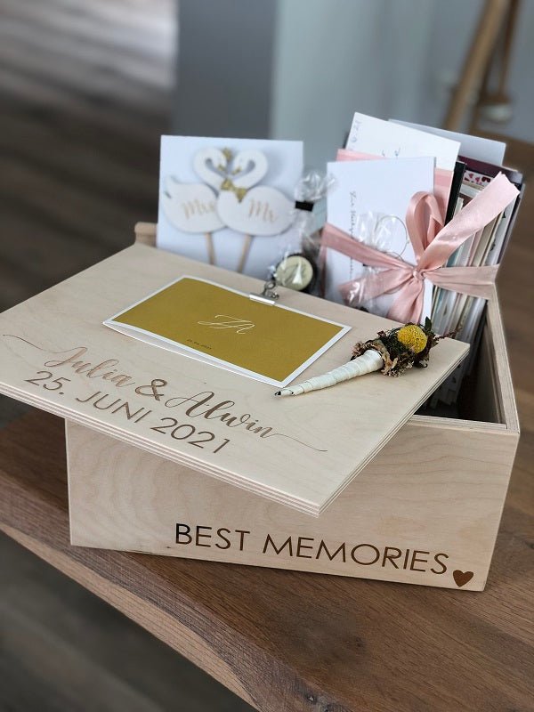 Wedding Memorybox aus Holz als Geschenk zur Hochzeit - Wachshinaus Hochzeitsshop für nachhaltige Geschenke