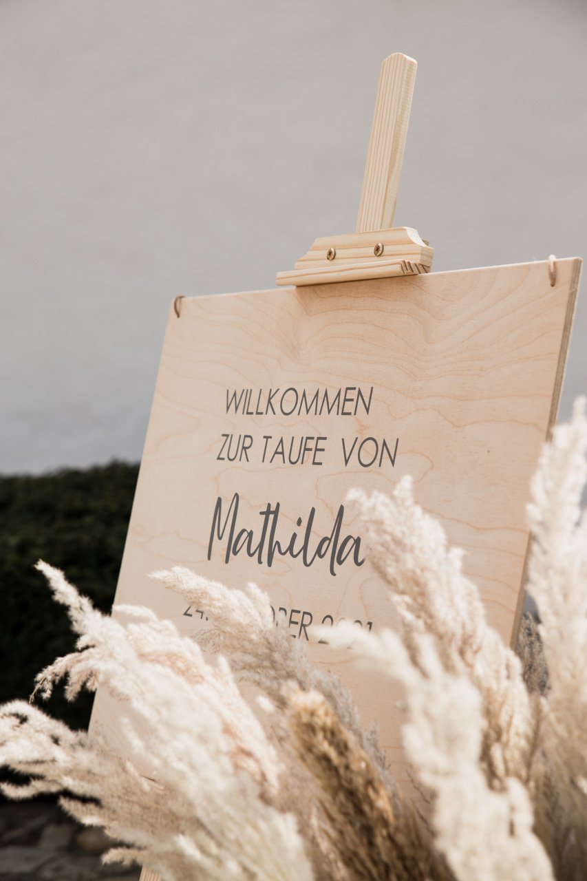 Willkommensschild zur Taufe aus Holz - Wachshinaus